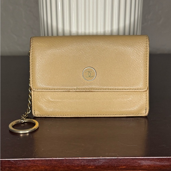 CHANEL compact wallet with detachable keychain - Picture 1 of 9